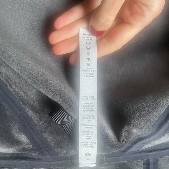 Like New LuLu Lemon jacket - Picture 2 of 10